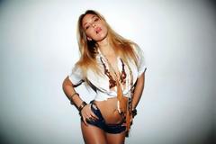 Bar Refaeli : Μου την έπεσε γυναίκα σε σωματικό έλεγχο