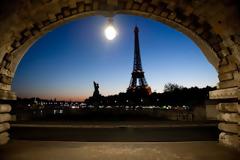 Πανέμορφες εικόνες με φόντο τον Πύργο του Άιφελ!