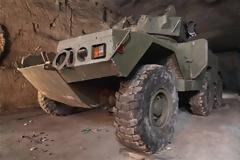 Βρέθηκε μυστική στρατιωτική βάση με οχήματα και όπλα