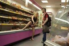 Έκρυψε στο αιδοίο της κοτόπουλο για να το κλέψει από το σούπερ μάρκετ! (Photos)