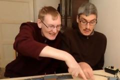 ΔΕΙΤΕ: Τι κι αν είναι 40 συμπεριφέρονται σαν παιδιά 10 ετών