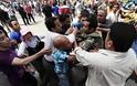 Δύο νεκροί και 130 τραυματίες στο Κάιρο από τις διαδηλώσεις