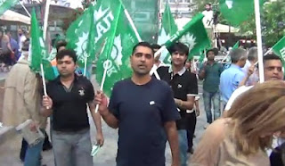Δείτε 3 βίντεο! Μιλάει ο Βενιζέλος σε άδεια πλατεία ενώ έρχονται Πακιστανοί να... - Φωτογραφία 1