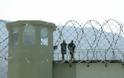 Άγνωστοι πέταξαν ηρωίνη στο προαύλιο των φυλακών στο Μαλανδρίνο