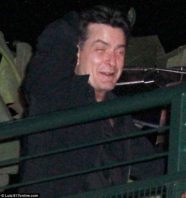 Ο Charlie Sheen επέστρεψε - Φωτογραφία 3