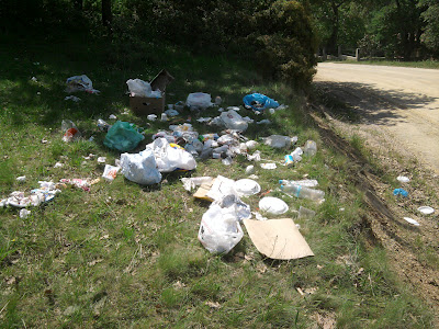 Αναγνώστης αναφέρει για πολλά σκουπίδα στο δάσος Κουρί στη Θεσσαλονίκη - Φωτογραφία 2