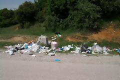 Αναγνώστης αναφέρει για πολλά σκουπίδα στο δάσος Κουρί στη Θεσσαλονίκη