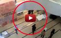 VIDEO: Αριστεριστές κουκουλοφόροι με τσεκούρι επιτίθενται σε φοιτητές