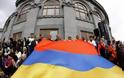 Καταγγελίες για παραβιάσεις στις εκλογές στην Αρμενία