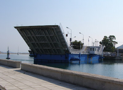 Λευκάδα: Η πλωτή γέφυρα επαναλειτουργεί - Φωτογραφία 1