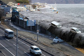 Η δύναμη του τσουνάμι μέσα από φωτογραφίες «πριν και μετά» (pics) - Φωτογραφία 1