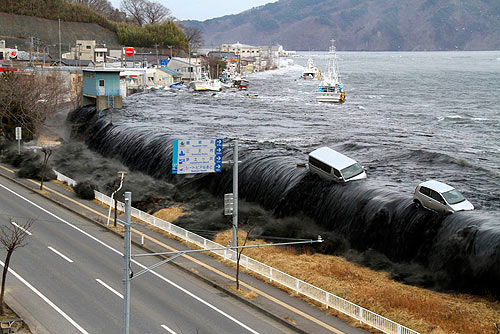 Η δύναμη του τσουνάμι μέσα από φωτογραφίες «πριν και μετά» (pics) - Φωτογραφία 2