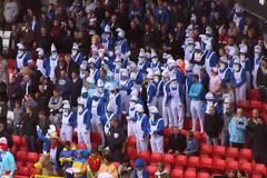 Γέμισε το γήπεδο... στρουμφάκια! [ΦΩΤΟ & ΒΙΝΤΕΟ]