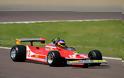 O Jacques Villeneuve οδηγεί τη Ferrari του πατέρα του Gilles