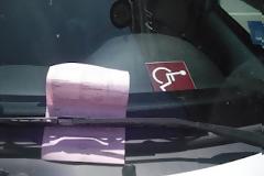 Η Δημοτική Αστυνομία Ηγουμενίτσας έδωσε κλήση σε ανάπηρο επειδή πάρκαρε σε θέση αναπήρων!