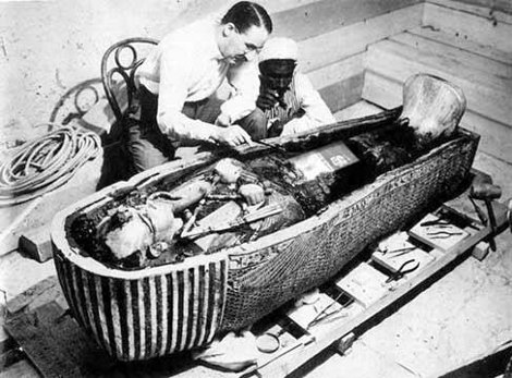 H Google τιμά τον αρχαιολόγο που ανακάλυψε τον τάφο του Τουταγχαμών - Φωτογραφία 2