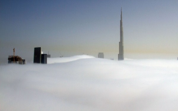 Οι ουρανοξύστες του Dubai μέσα στην ομίχλη (pics) - Φωτογραφία 3