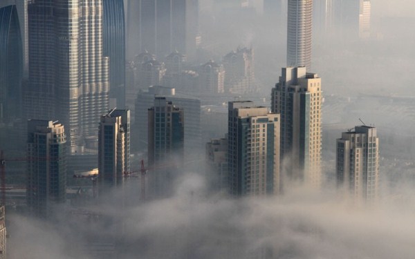 Οι ουρανοξύστες του Dubai μέσα στην ομίχλη (pics) - Φωτογραφία 4