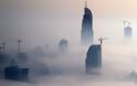 Οι ουρανοξύστες του Dubai μέσα στην ομίχλη (pics) - Φωτογραφία 5