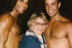 Δείξε μου τη μάνα σου... να σου πω ποιος είσαι