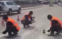Ρωσία: Εργάτες «αφαιρούν» διάβαση πεζών με τσεκούρια! [Video]