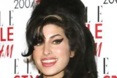 Amy Winehouse: Σε δημοπρασία πορτρέτο ζωγραφισμένο με το αίμα της [φωτο]