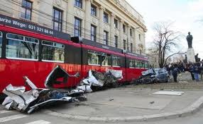 Boυκουρέστι: Πάνω από 20 τραυματίες σε σύγκρουση βαγονιών τραμ - Φωτογραφία 1