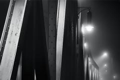 Μαύρη είν’ η νύχτα στην πόλη