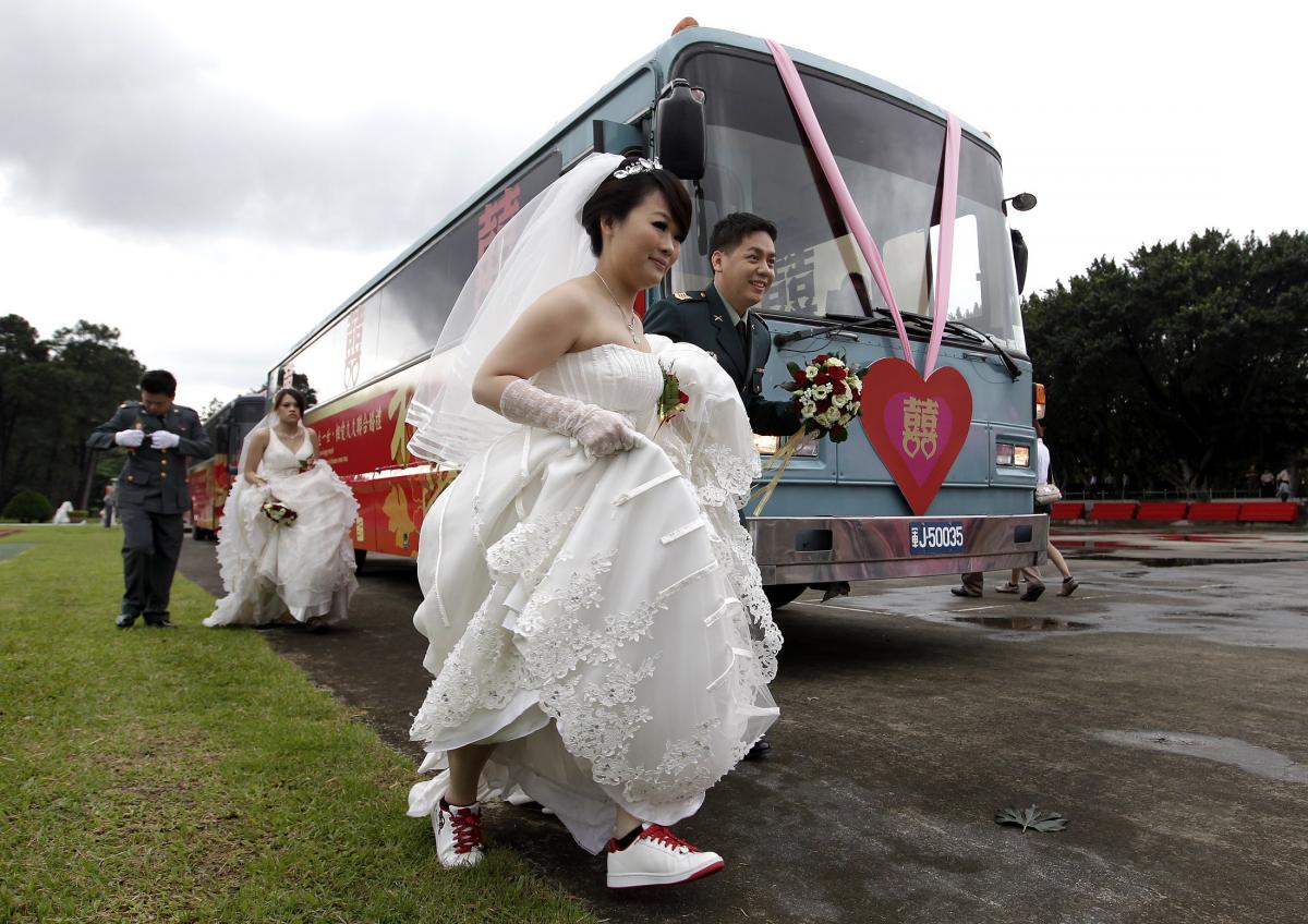 Ομαδικός στρατιωτικός γάμος στην Ταϊπέι - Φωτογραφία 2