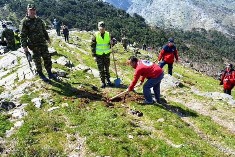 Συμμετοχή στελεχών της 79 ΑΔΤΕ σε Δεντροφύτευση στη Σάμο - Φωτογραφία 7