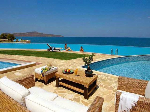 Στην Ελλάδα το πρώτο ξενοδοχείο για... μπακούρια - Φωτογραφία 1