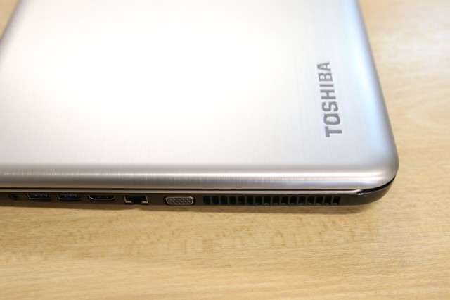 Toshiba Satellite P70-B-10C δύναμη και ποιότητα - Φωτογραφία 2