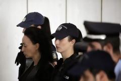 Αυτό είναι το μπαλκόνι της... ελευθερίας της Βίκυς Σταμάτη - Δείτε τις πρώτες φωτογραφίες από το δωμάτιο! [photos]