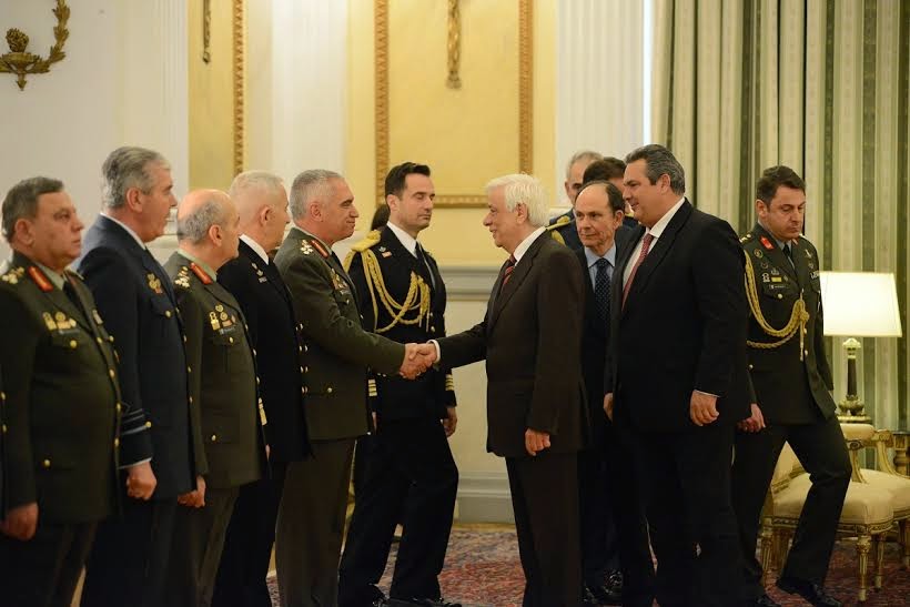 Ο ΥΕΘΑ Πάνος Καμμένος και η Ηγεσία των Ενόπλων Δυνάμεων στον Πρόεδρο της Δημοκρατίας Προκόπη Παυλόπουλο - Φωτογραφία 4