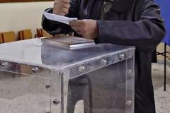 Νέα δημοσκόπηση: Μπροστά ο ΣΥΡΙΖΑ με 11,6 μονάδες – Περίπου οι μισοί Ελληνες «βλέπουν» χρεοκοπία και Grexit