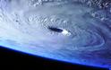 Διαστημικό zoom σε σούπερ τυφώνα - Φωτογραφία 1