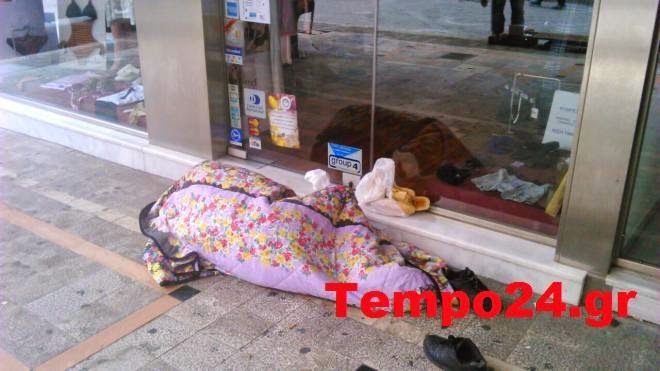 Πάτρα: Στο κέντρο της πόλης κοιμούνται άστεγοι - Φωτογραφία 1