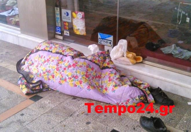 Πάτρα: Στο κέντρο της πόλης κοιμούνται άστεγοι - Φωτογραφία 2