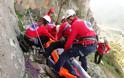 Παροχή βοήθειας από την Ελληνική Ομάδα Διάσωσης σε ορειβάτρια στον Όλυμπο