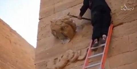 Νέο βίντεο φρίκης: Τζιχαντιστές καταστρέφουν αρχαία πόλη και μοναδικά μνημεία με βαριοπούλες - Φωτογραφία 1