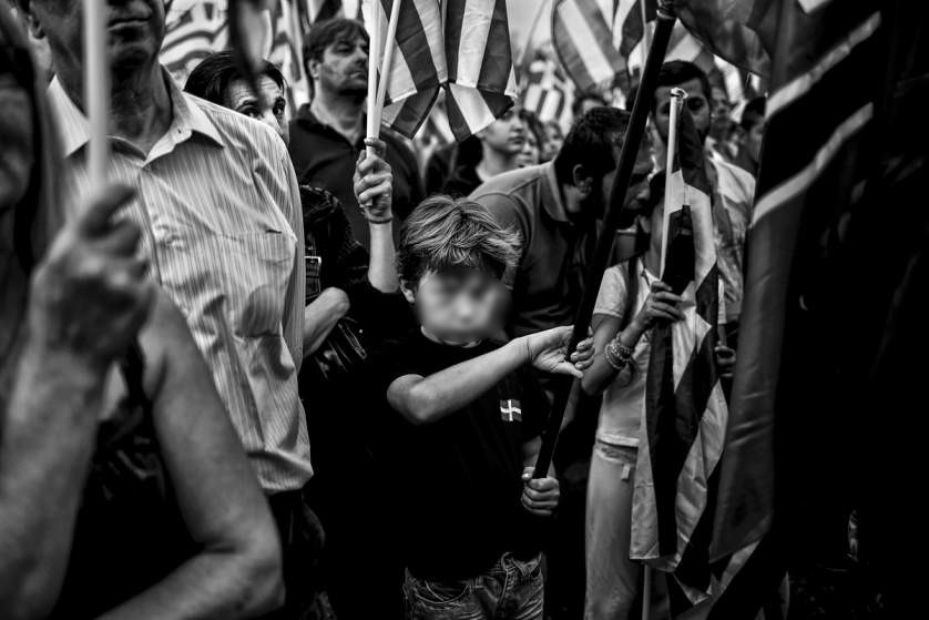 ΘΑ ΔΑΚΡΥΣΕΤΕ ΜΕ ΤΙΣ ΕΙΚΟΝΕΣ: Ο Έλληνας που φωτογράφισε τη λιτότητα και έκανε το TIME να του υποκλιθεί...[photos] - Φωτογραφία 13
