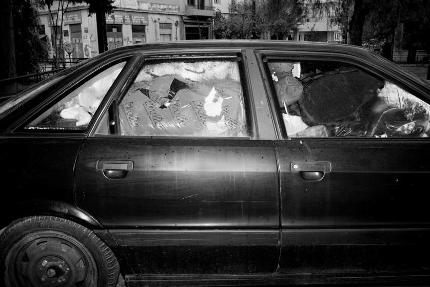 ΘΑ ΔΑΚΡΥΣΕΤΕ ΜΕ ΤΙΣ ΕΙΚΟΝΕΣ: Ο Έλληνας που φωτογράφισε τη λιτότητα και έκανε το TIME να του υποκλιθεί...[photos] - Φωτογραφία 9