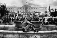 ΘΑ ΔΑΚΡΥΣΕΤΕ ΜΕ ΤΙΣ ΕΙΚΟΝΕΣ: Ο Έλληνας που φωτογράφισε τη λιτότητα και έκανε το TIME να του υποκλιθεί...[photos]