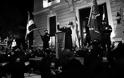 ΘΑ ΔΑΚΡΥΣΕΤΕ ΜΕ ΤΙΣ ΕΙΚΟΝΕΣ: Ο Έλληνας που φωτογράφισε τη λιτότητα και έκανε το TIME να του υποκλιθεί...[photos] - Φωτογραφία 8