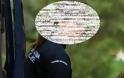 ΑΠΛΑ ΚΟΥΚΛΑΡΑ: Δείτε την πανέμορφη αστυνομικό που συνόδευσε την Βίκυ Σταμάτη στην ΓΑΔΑ - Προσοχή στα μέλια! [photos]