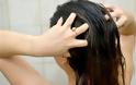 Πώς θα αποφύγετε το «λάδωμα» στα μαλλιά