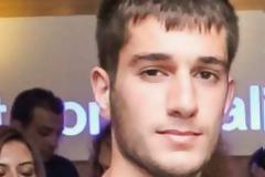 Η φωτογραφία από την παιδική ηλικία του Βαγγέλη Γιακουμάκη που «λύγισε» το διαδίκτυο! Δεν έχει τέλος ο θρήνος... [photos]