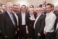 Συνάντηση Τσίπρα με ομογενείς στη Μόσχα με Σαββίδη σε πρώτο πλάνο
