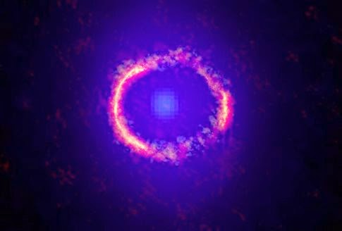 Η βαρύτητα μετατρέπει γαλαξία σε «Δακτύλιο του Αϊνστάιν» - Φωτογραφία 1
