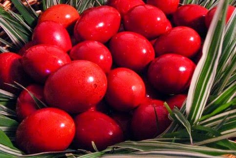 Γιατί βάφουμε κόκκινα αυγά τη Μ. Πέμπτη - Φωτογραφία 1